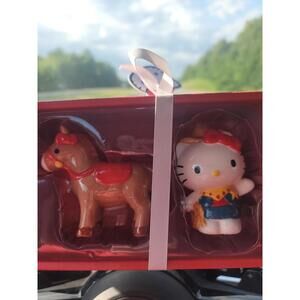 Hello kitty salt and pepper shakers